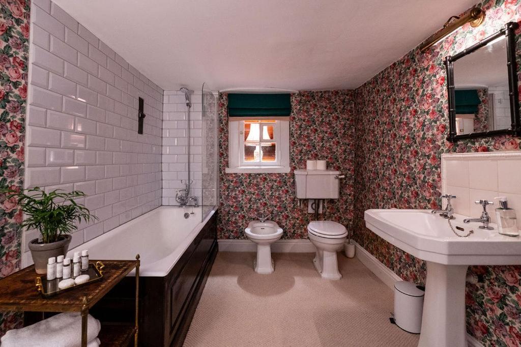 Colston Bassett Martin Arms B&B 외부 사진